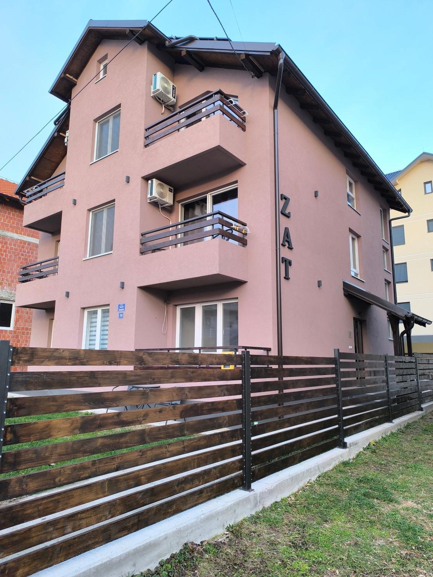 סוקו בניה Apartmani Zat מראה חיצוני תמונה